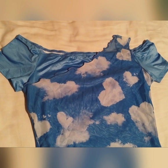 (Price Is Firm) Shein Cloud print top - Picture 6 of 6
